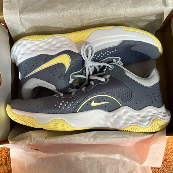 NIB, Nike Fly-By Mid 3, Multiple Sizes - Picture 6 of 8